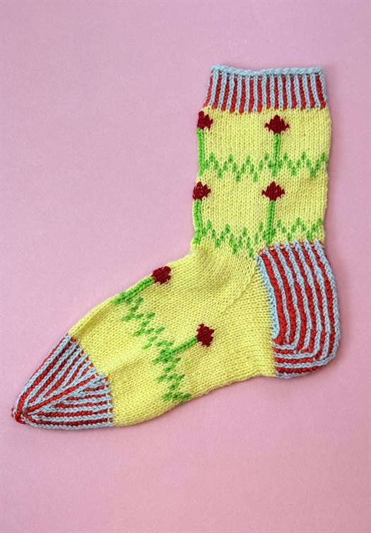 EN PÅSKESTRØMPE - en strikkeopskrift fra Foreningen Ingen Bliver Efterladt